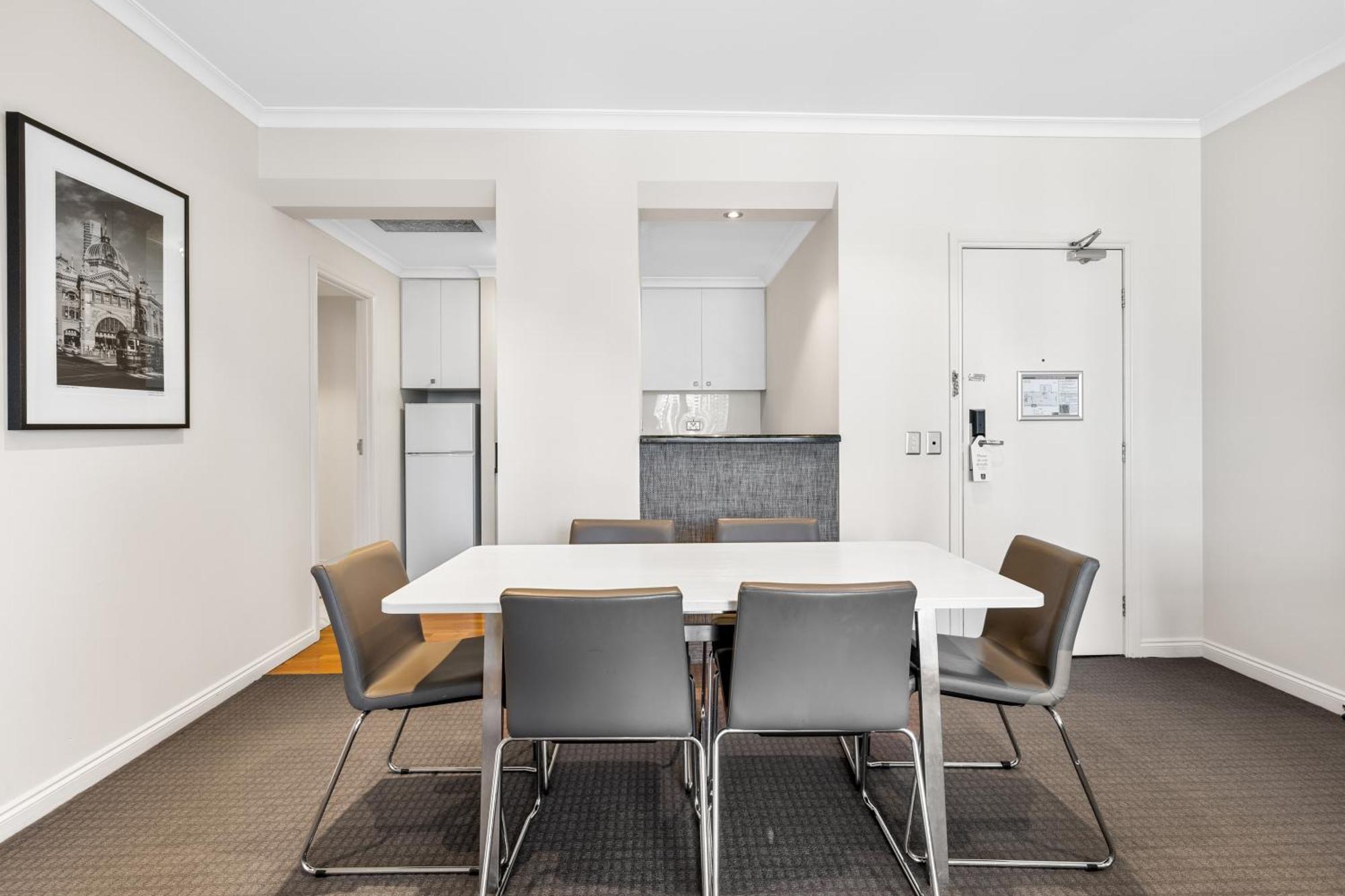 Clarion Suites Gateway Melbourne Room photo